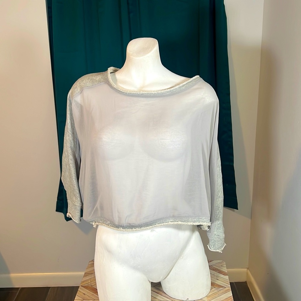 NWT WOMENS CROPPED TOP BY LUSH